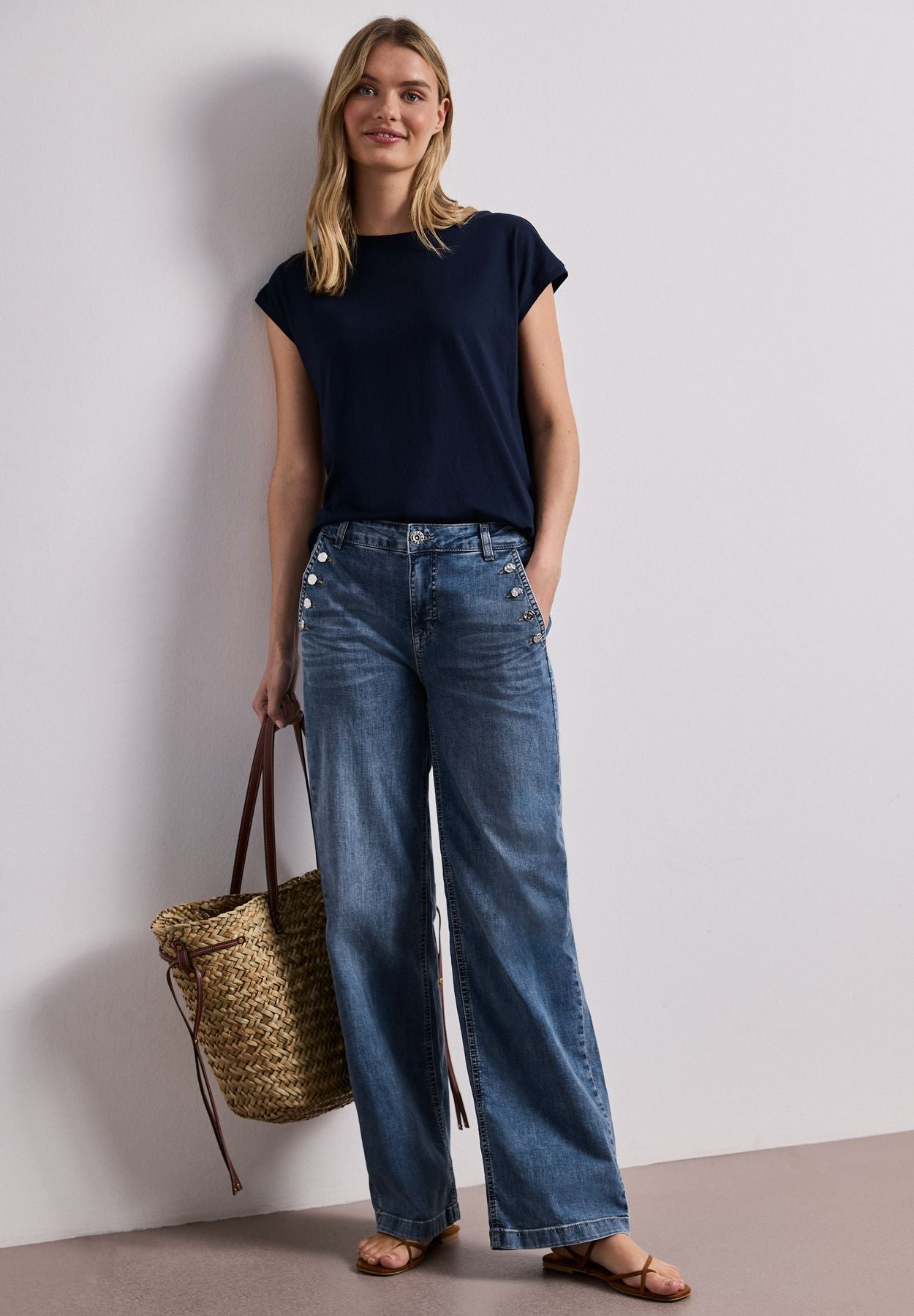 Wide Leg Jeans mit Knopfdetails