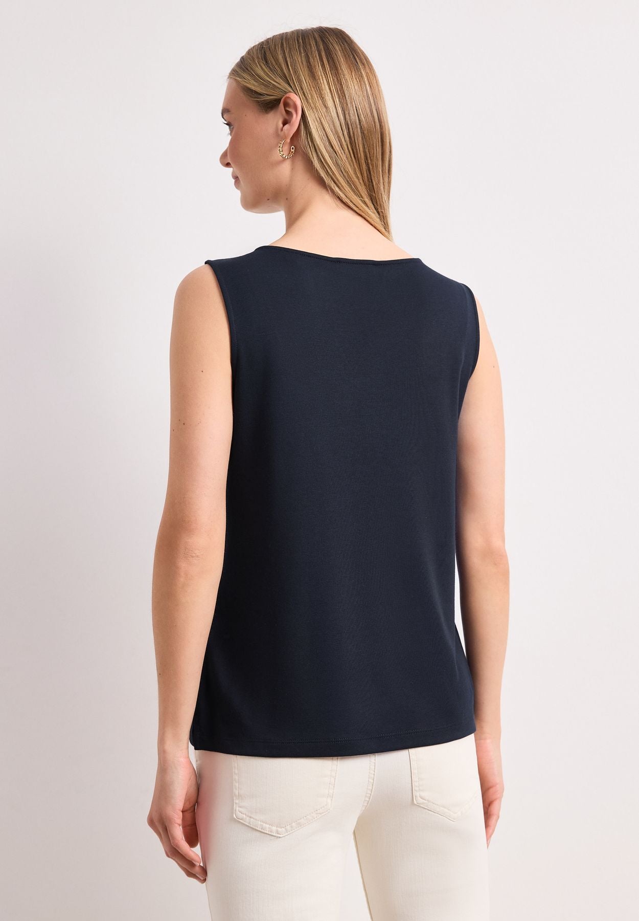 Top mit Rundhals und Cut-Out-Detail
