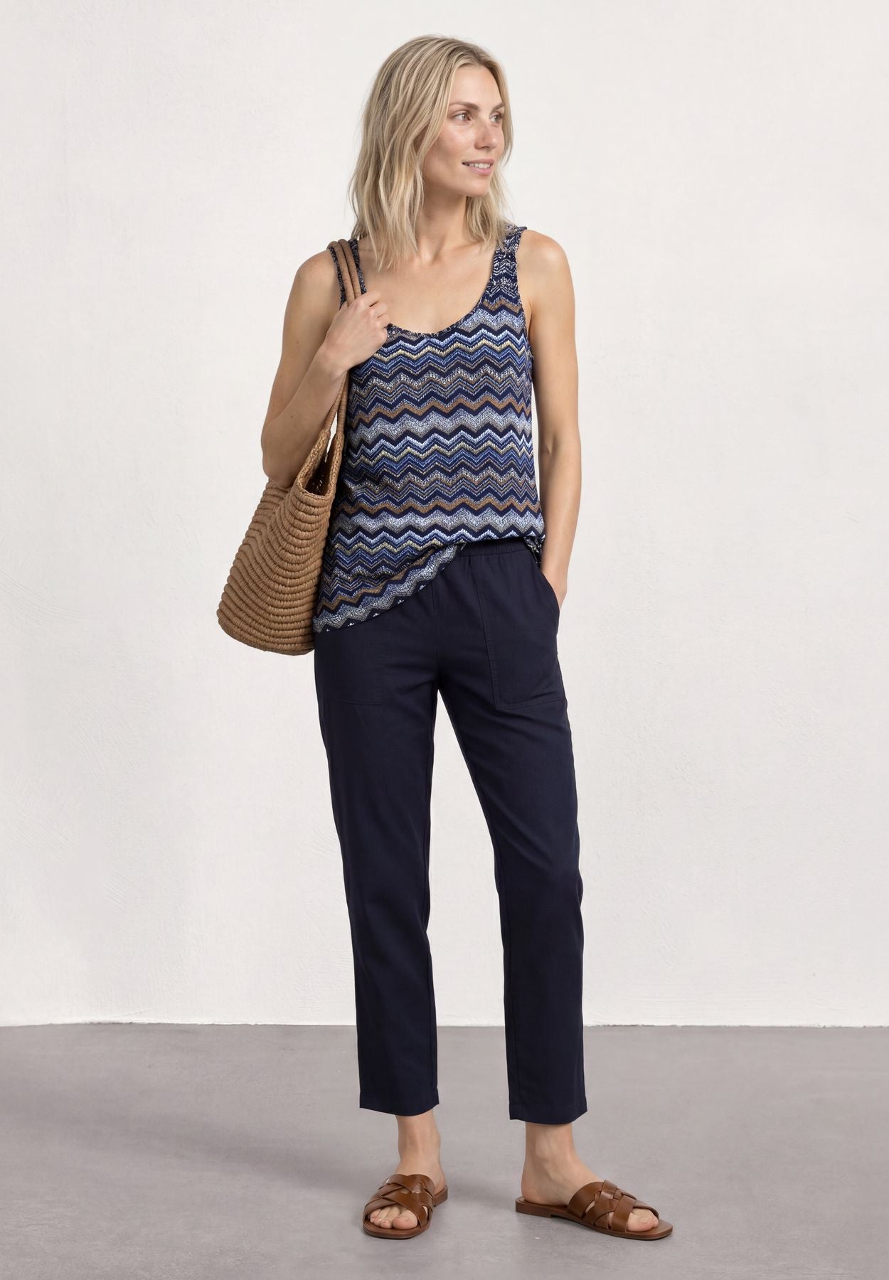 Top mit V-Neck und Knotendetail