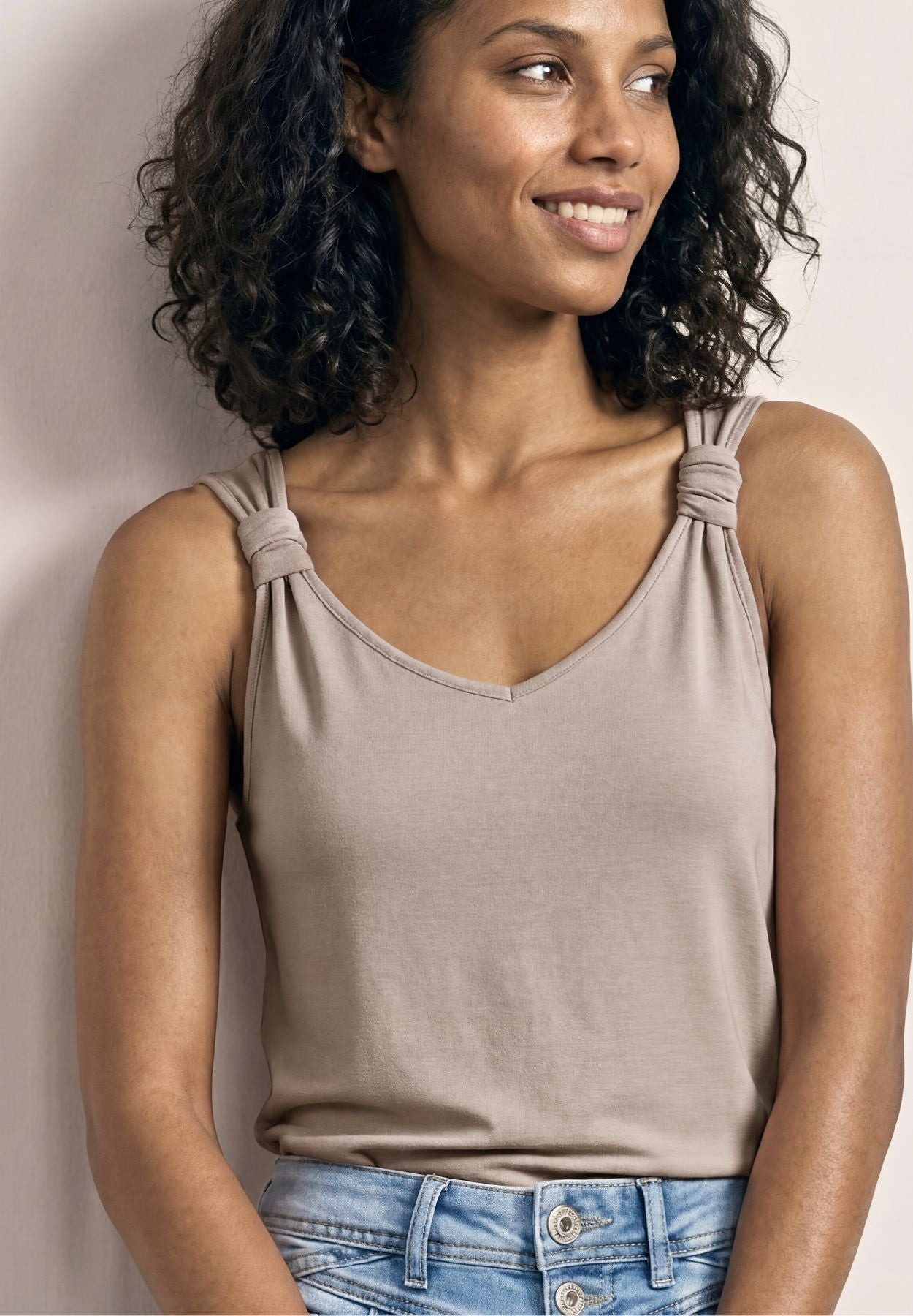 Top mit V-Neck und Knotendetail