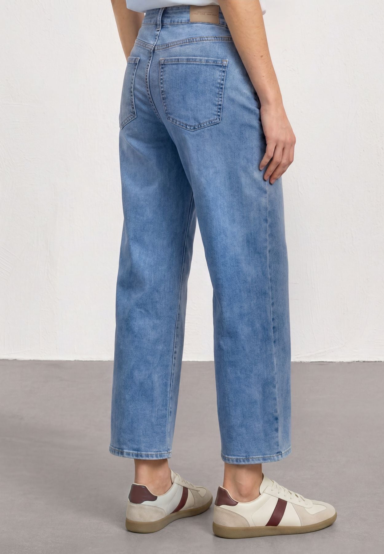 Mid Waist Wide Leg Jeans im Loose Fit