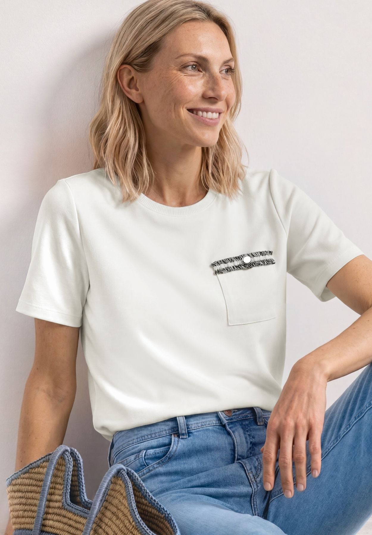T-Shirt mit dekorativer Brusttasche