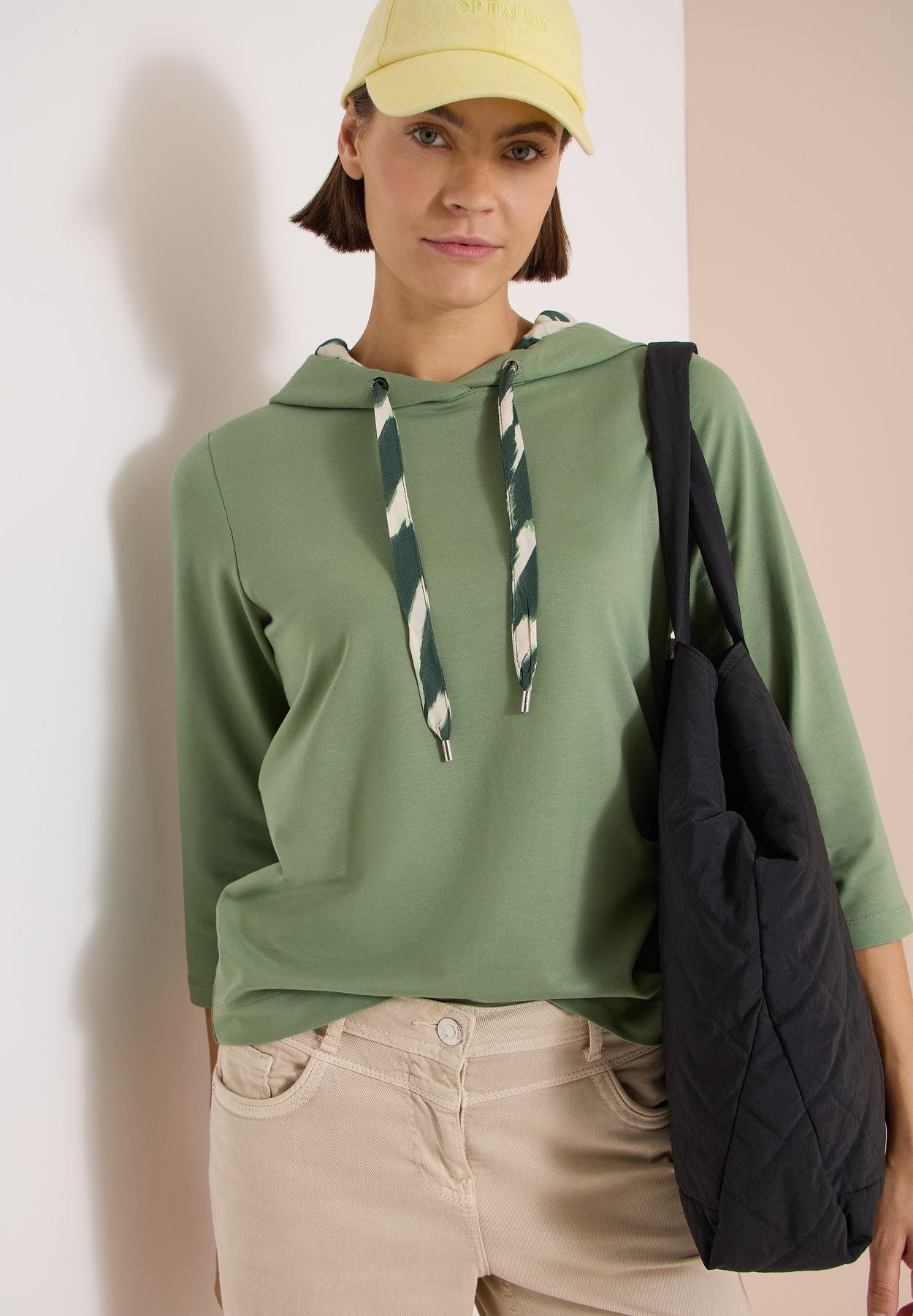 3/4-Arm Shirt mit Kapuze und Printdetails
