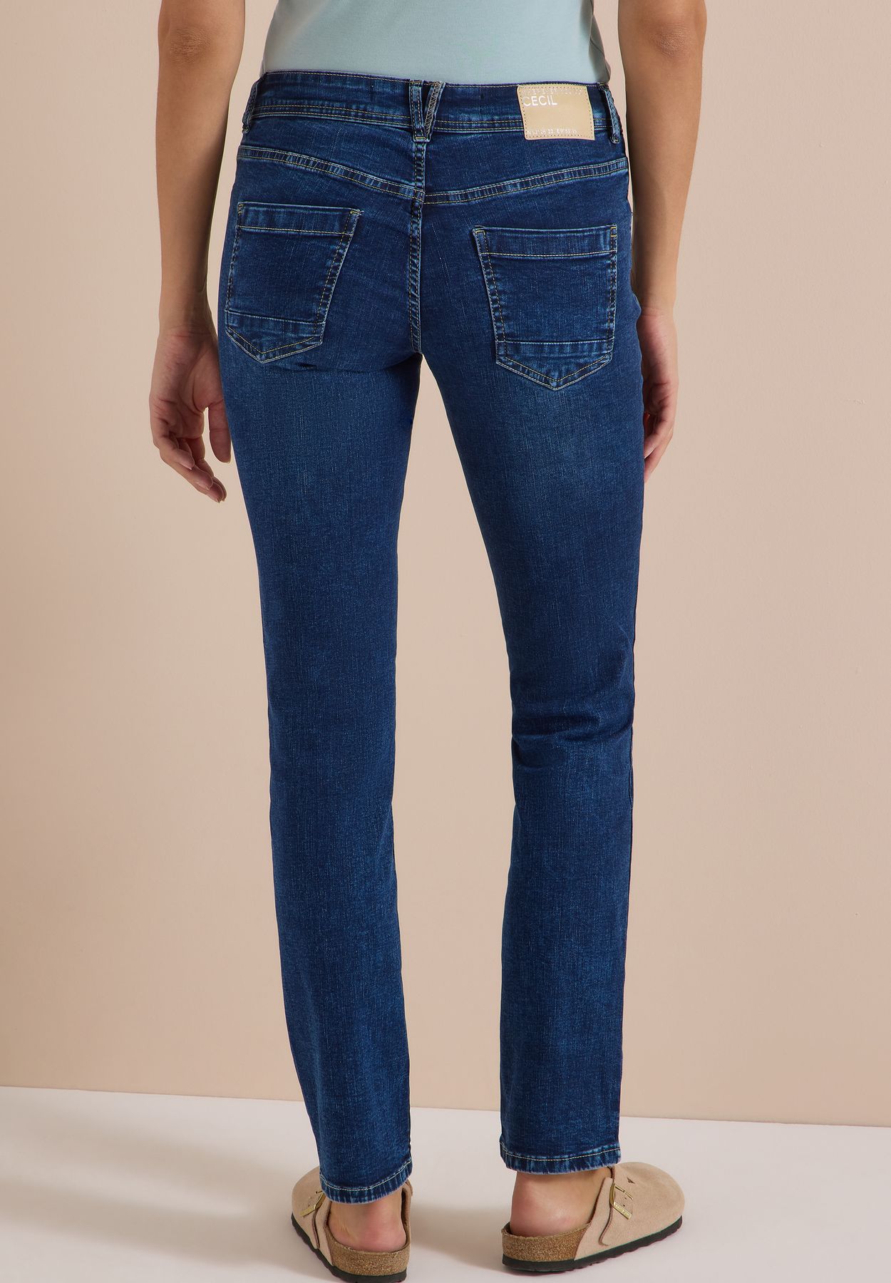 Mid Waist Straight Leg Jeans im Casual Fit