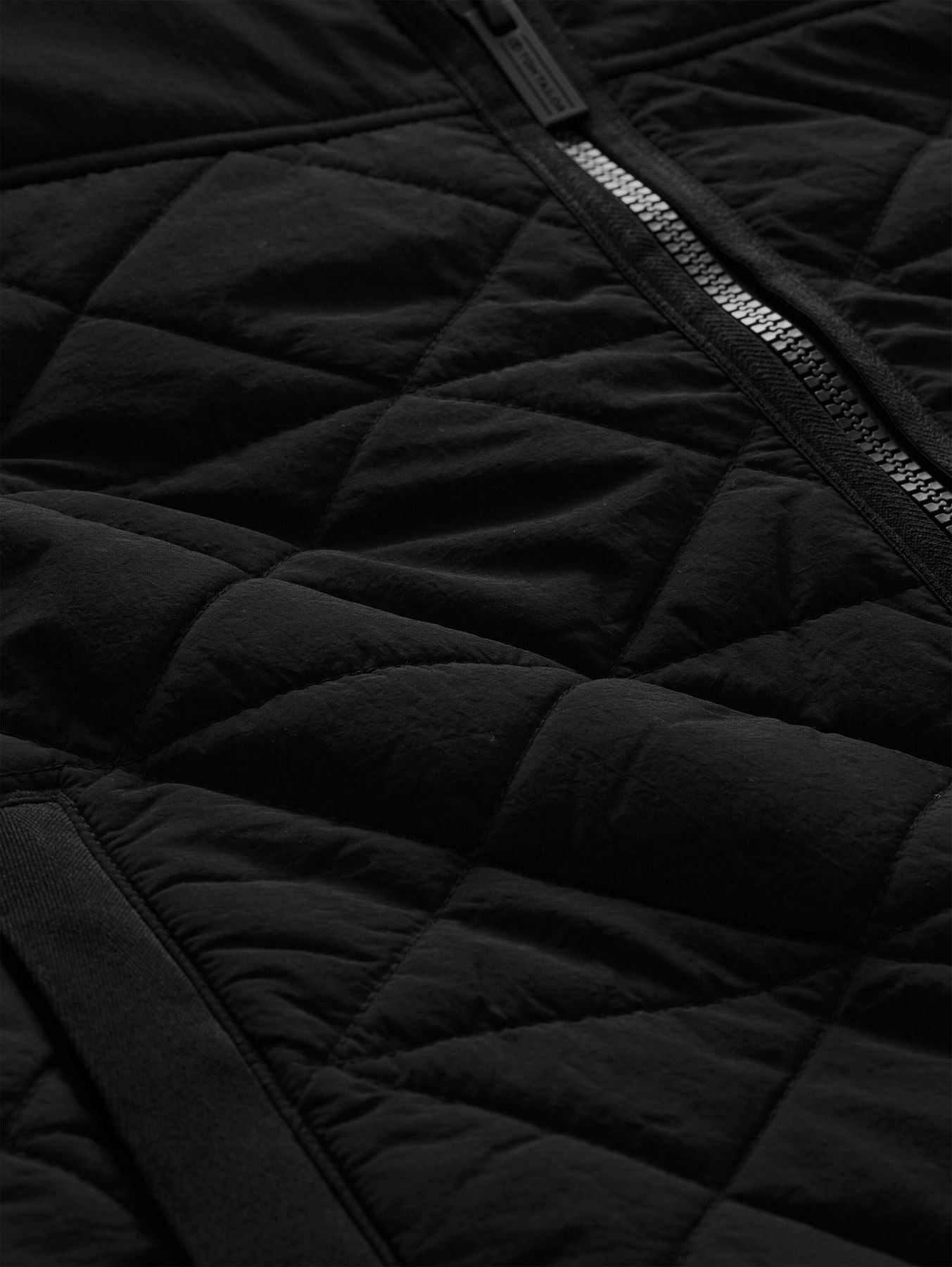 Steppjacke mit abnehmbarer Kapuze
