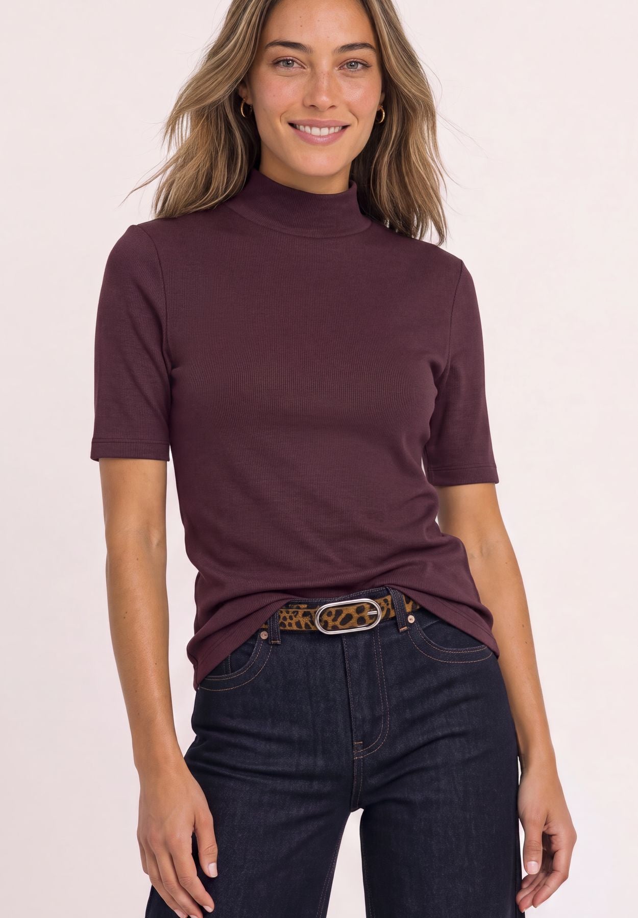 T-Shirt mit Turtle Neck in Rippstruktur