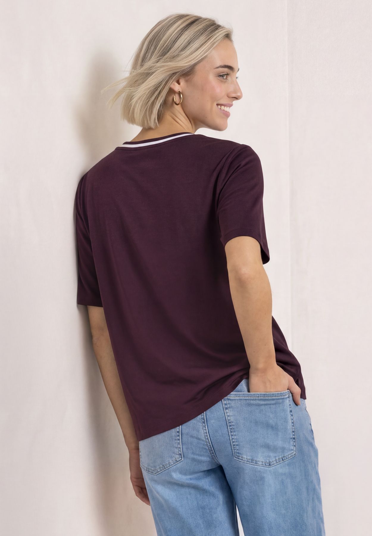 T-Shirt mit Rundhals und Kontrastdetail