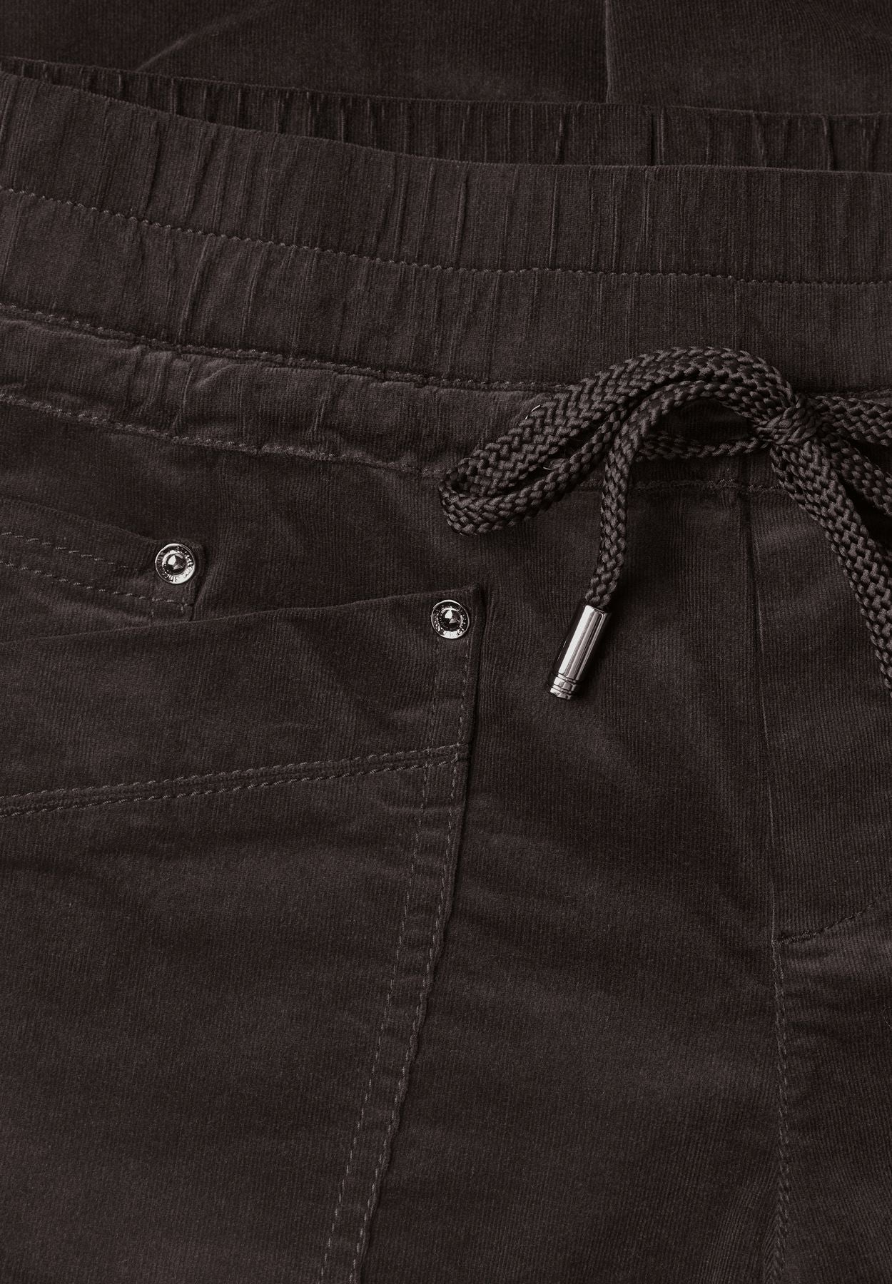 Slim Leg Cordhose im Loose Fit