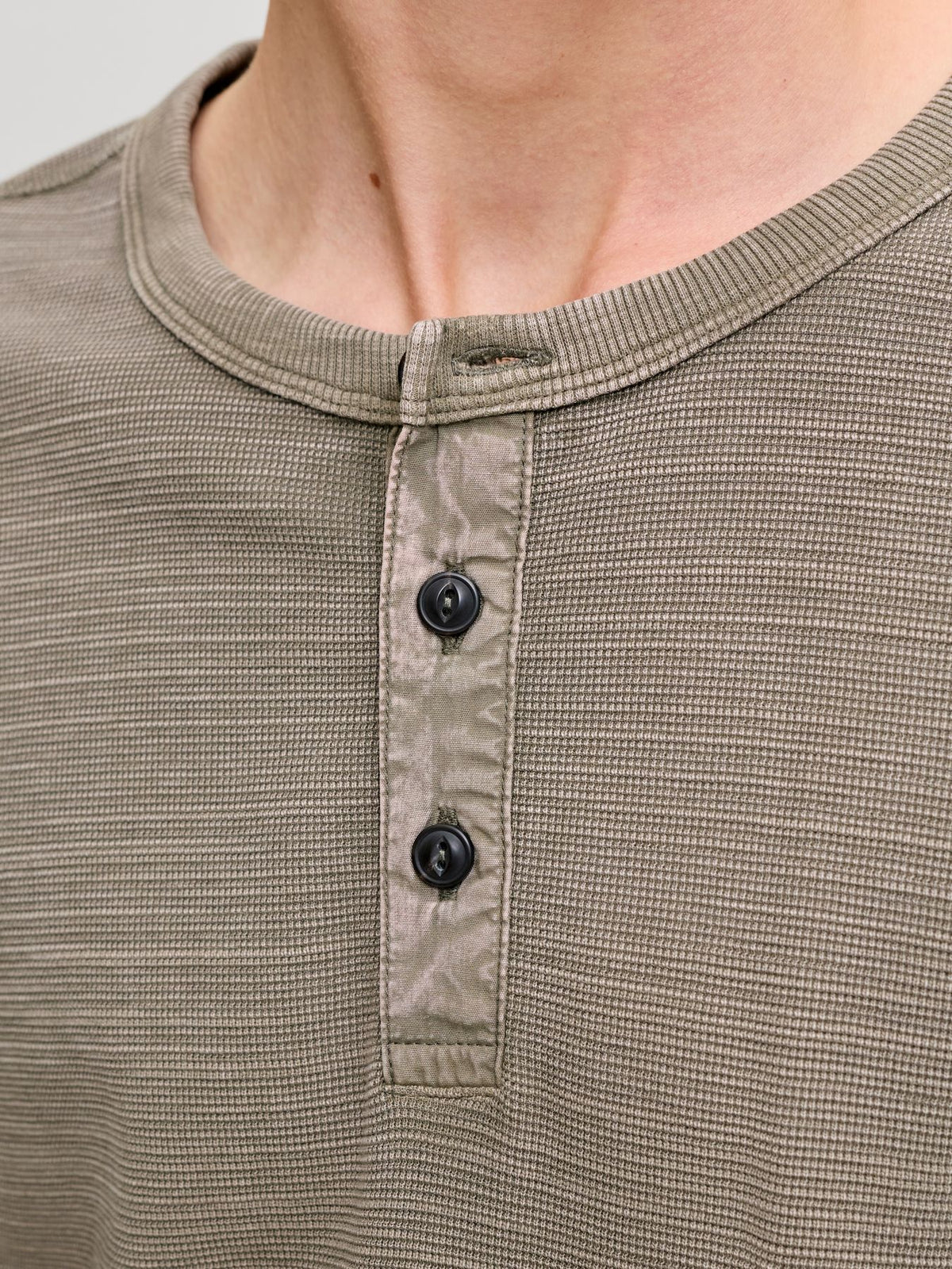 JPRBLUAARON LS HENLEY TEE SN
