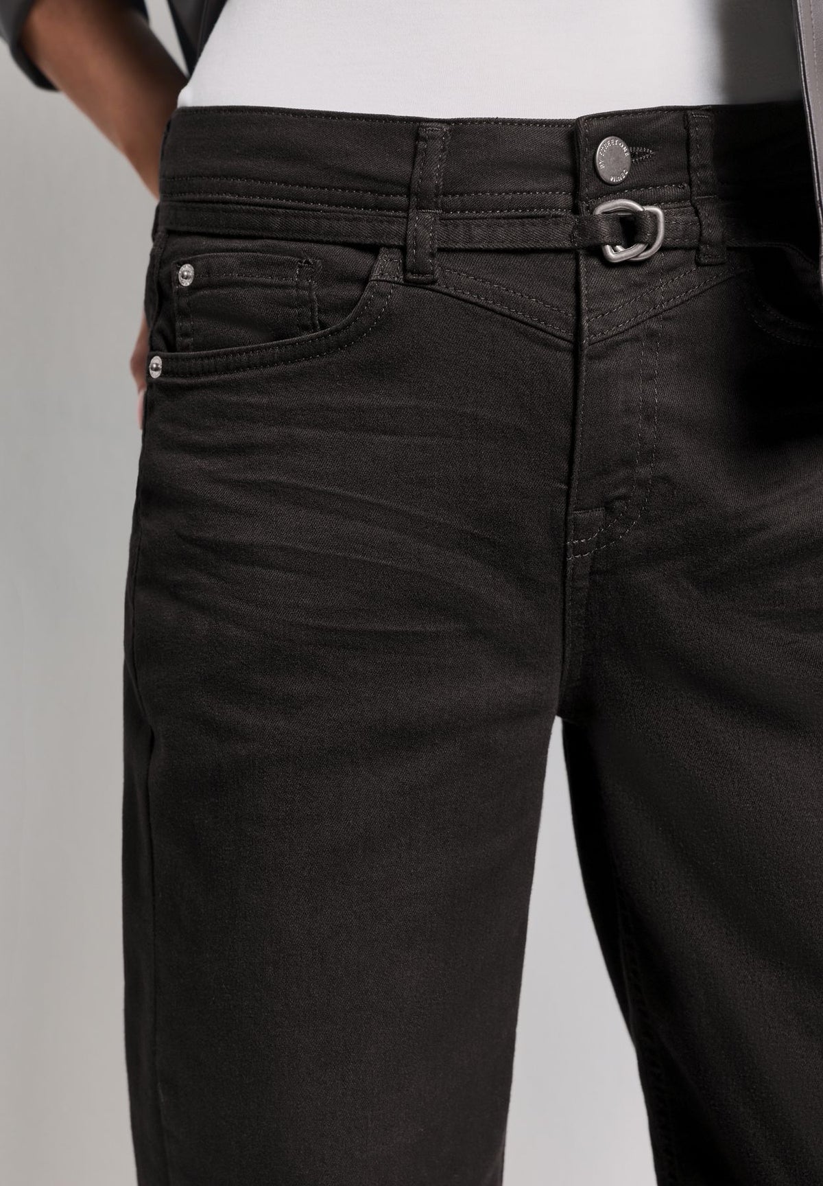 High Waist Barrel Leg Jeans im Loose Fit