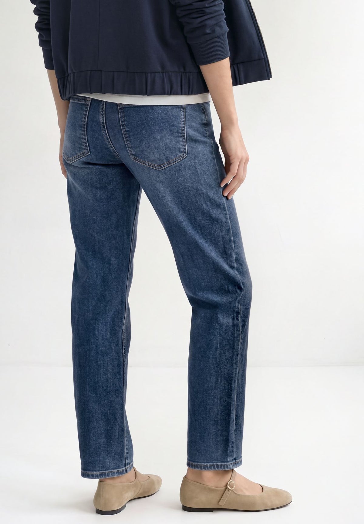 Straight Leg Jeans mit Gürtel