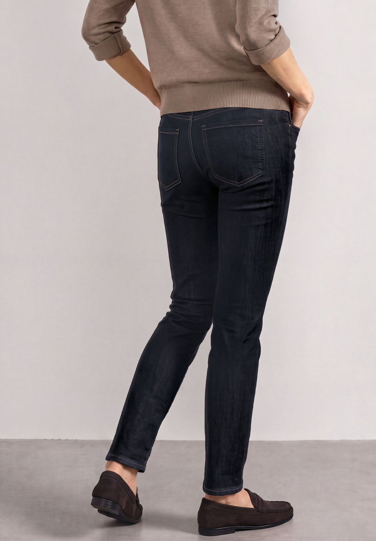 Mid Waist Slim Leg Jeans im Casual Fit