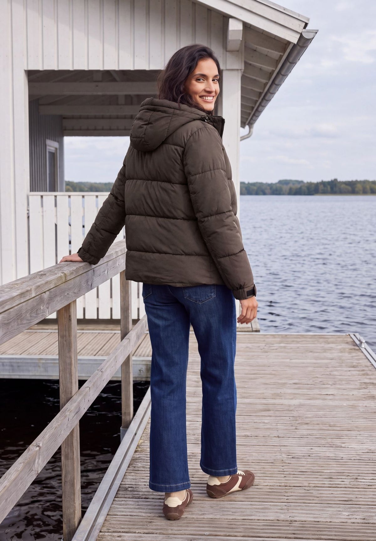 Steppjacke mit Kapuze und Reißverschluss
