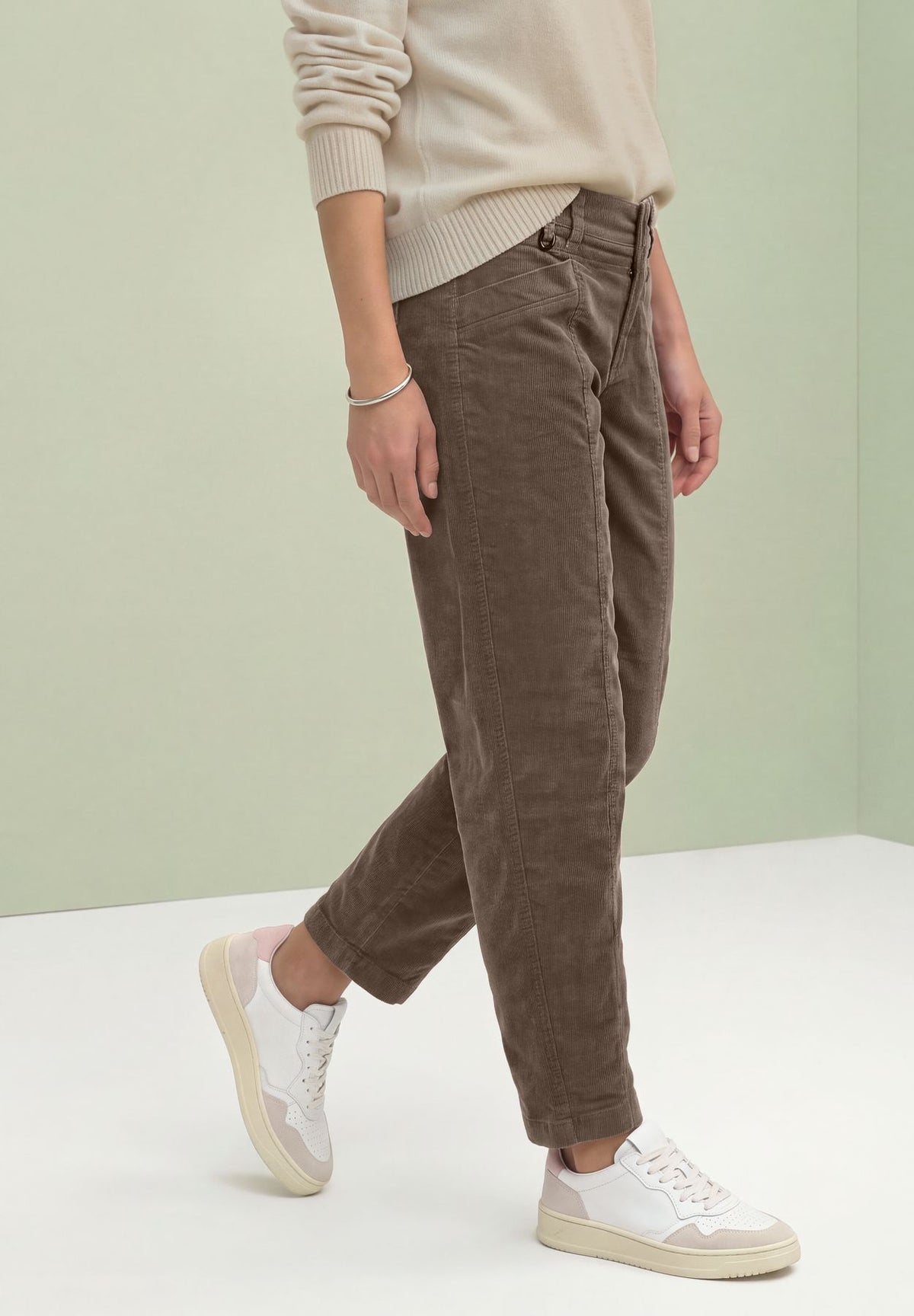 Barrel Leg Hose aus Cord im Casual Fit