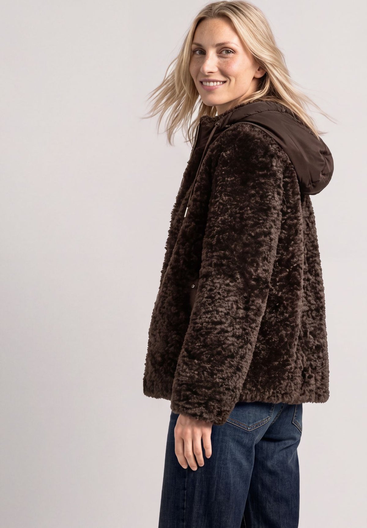 Teddy-Jacke mit Softshell-Kapuze