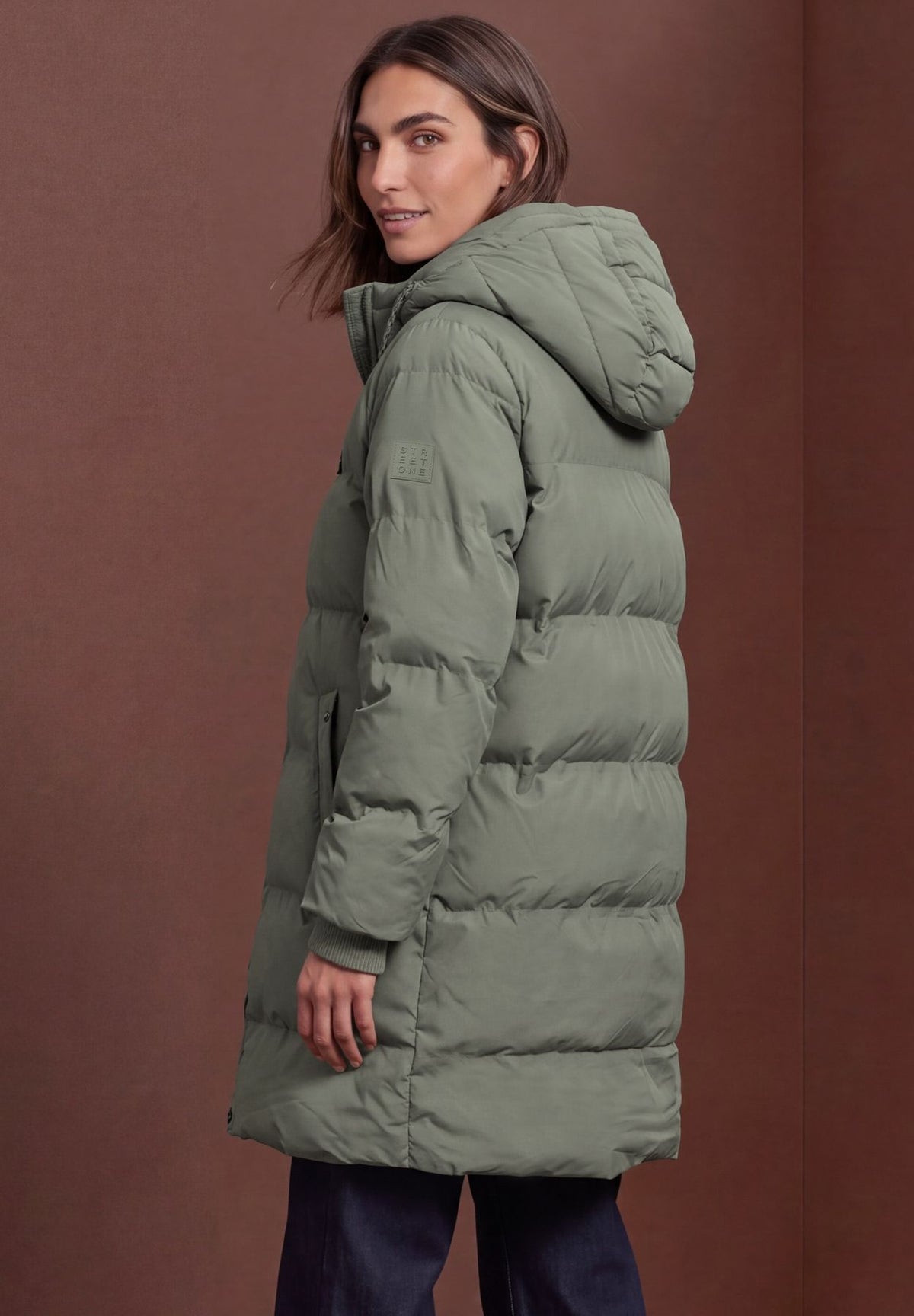 Lange Jacke mit Kapuze und Steppmuster