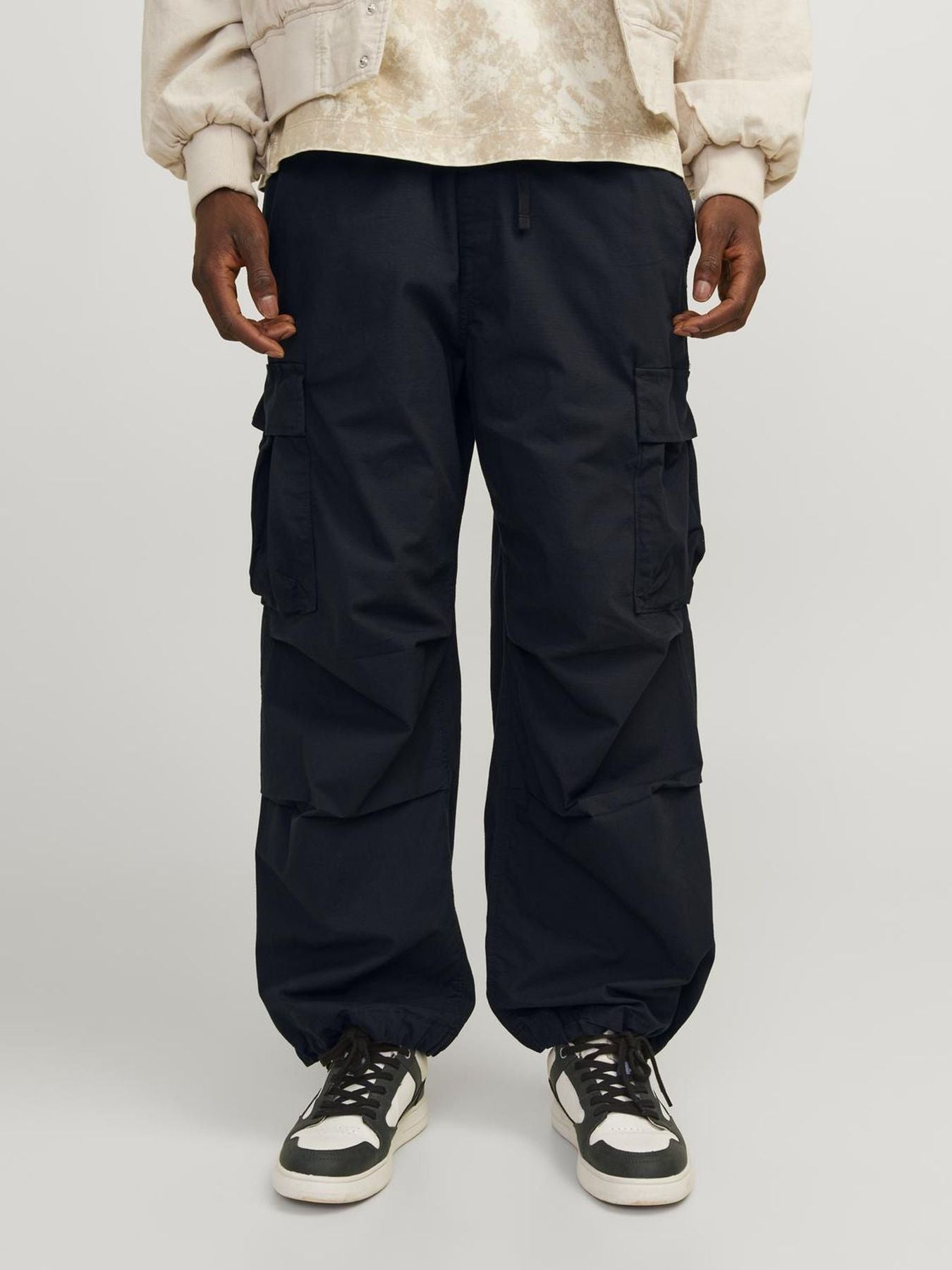 JPSTPARACHUTE JJZAYN CARGO SN