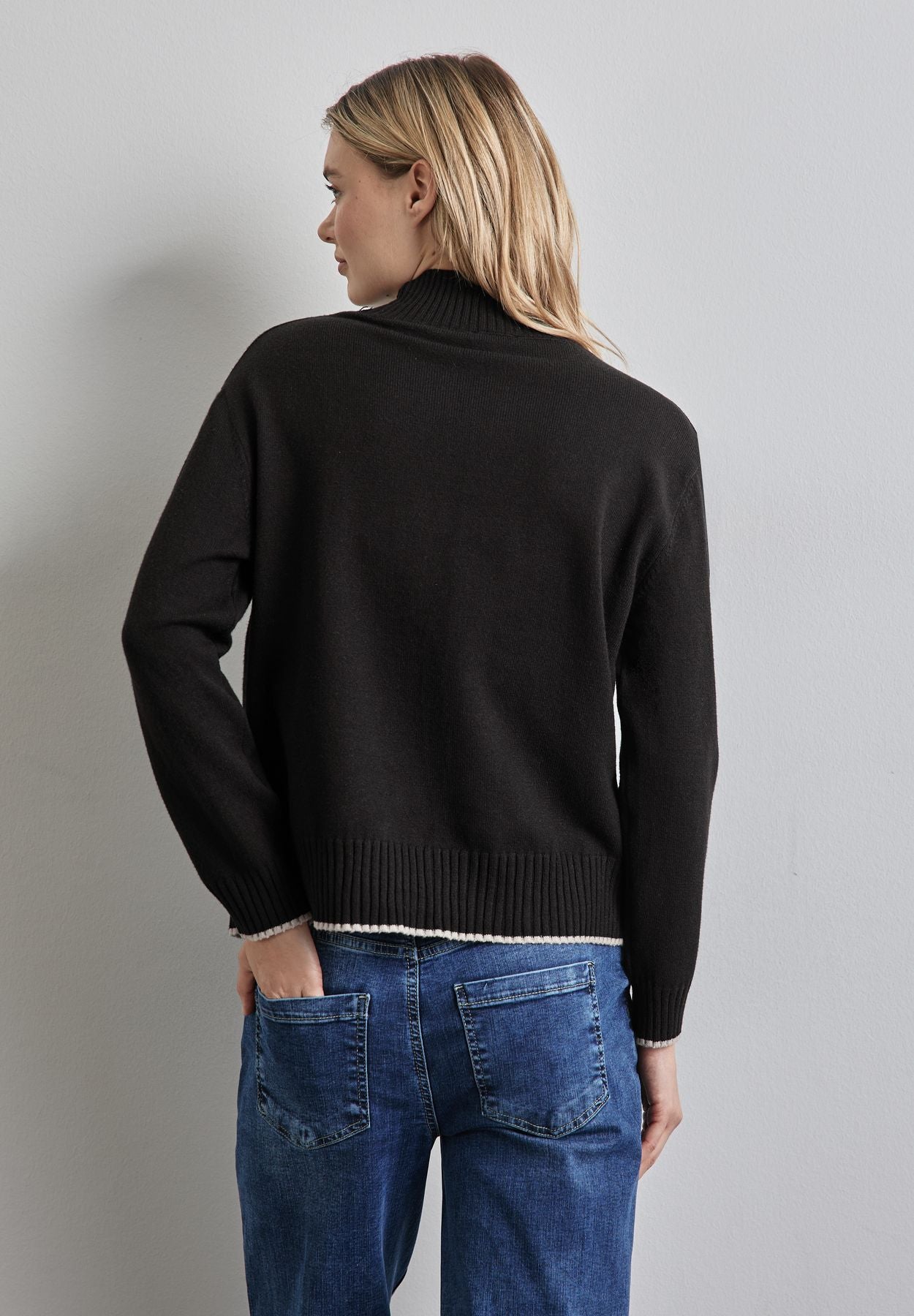 Pullover mit Stehkragen
