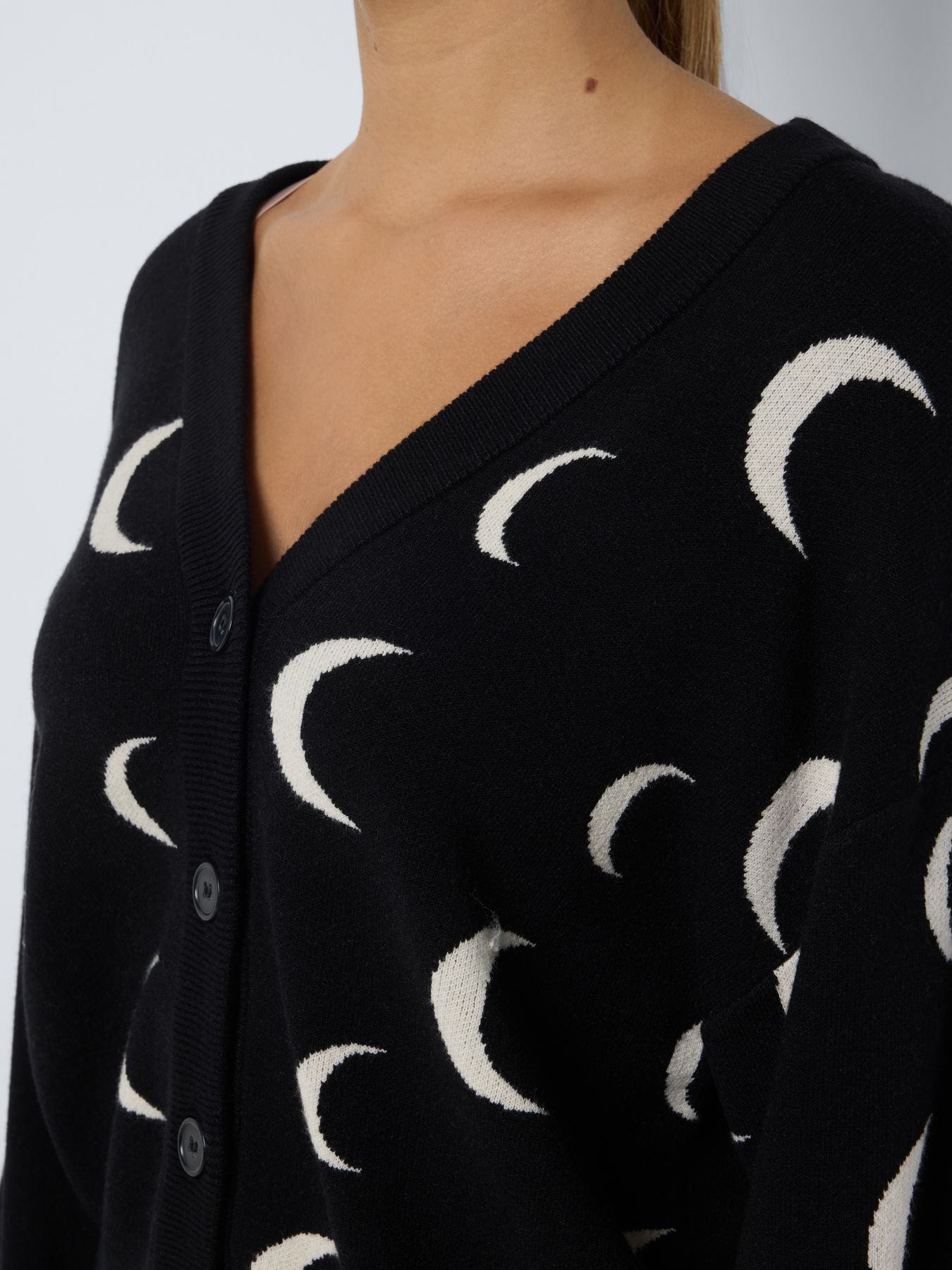 NMCHARLOTT L/S V-NECK KNIT CARDIGAN FWD