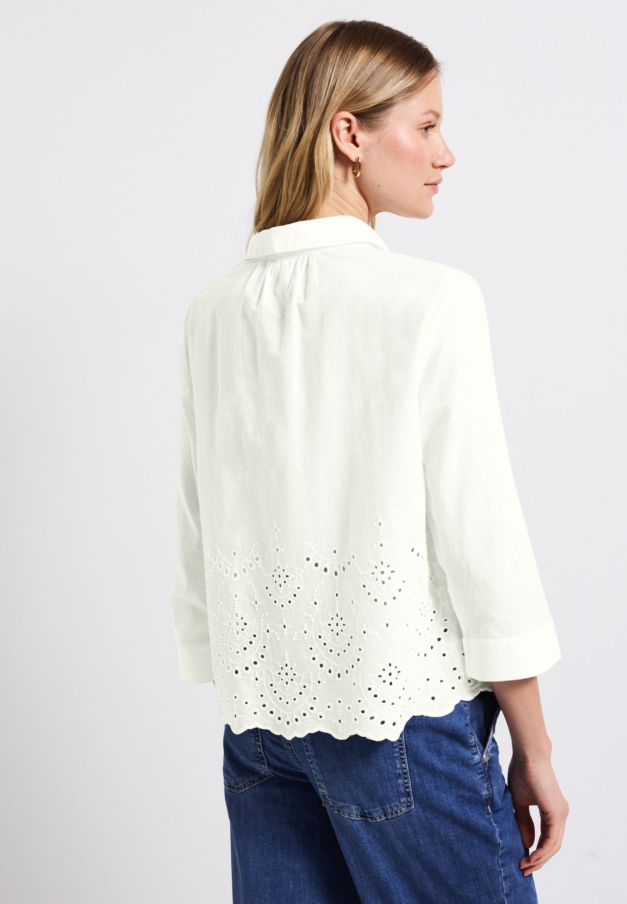 Hemdbluse mit Stickerei