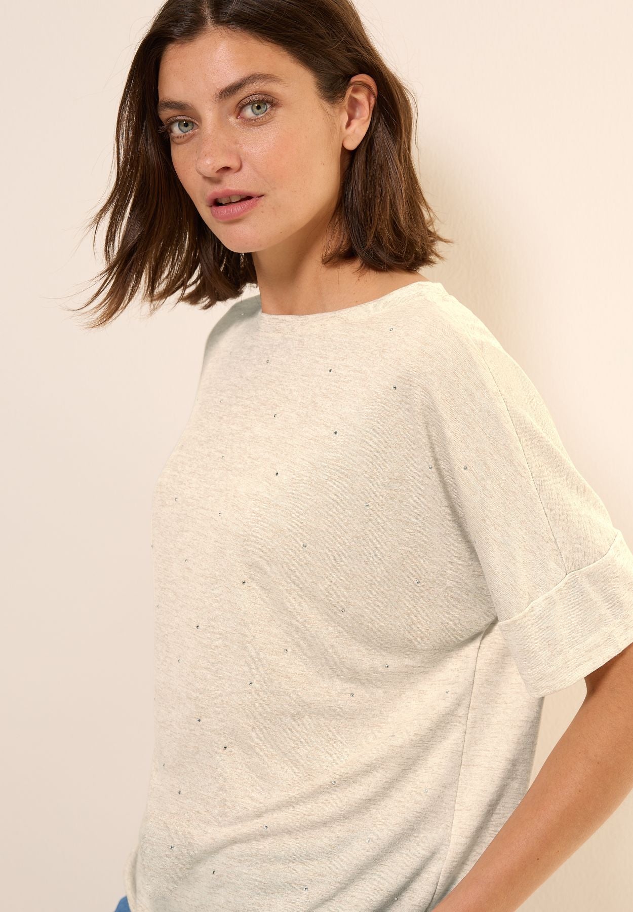 Shirt mit Dekosteinen