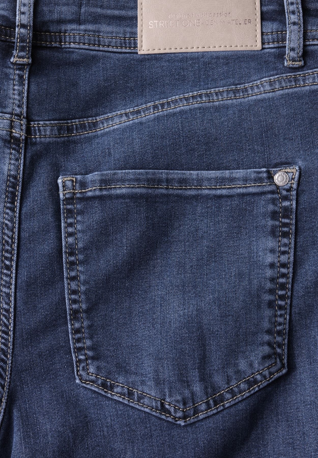 Wide Leg Jeans mit Nieten