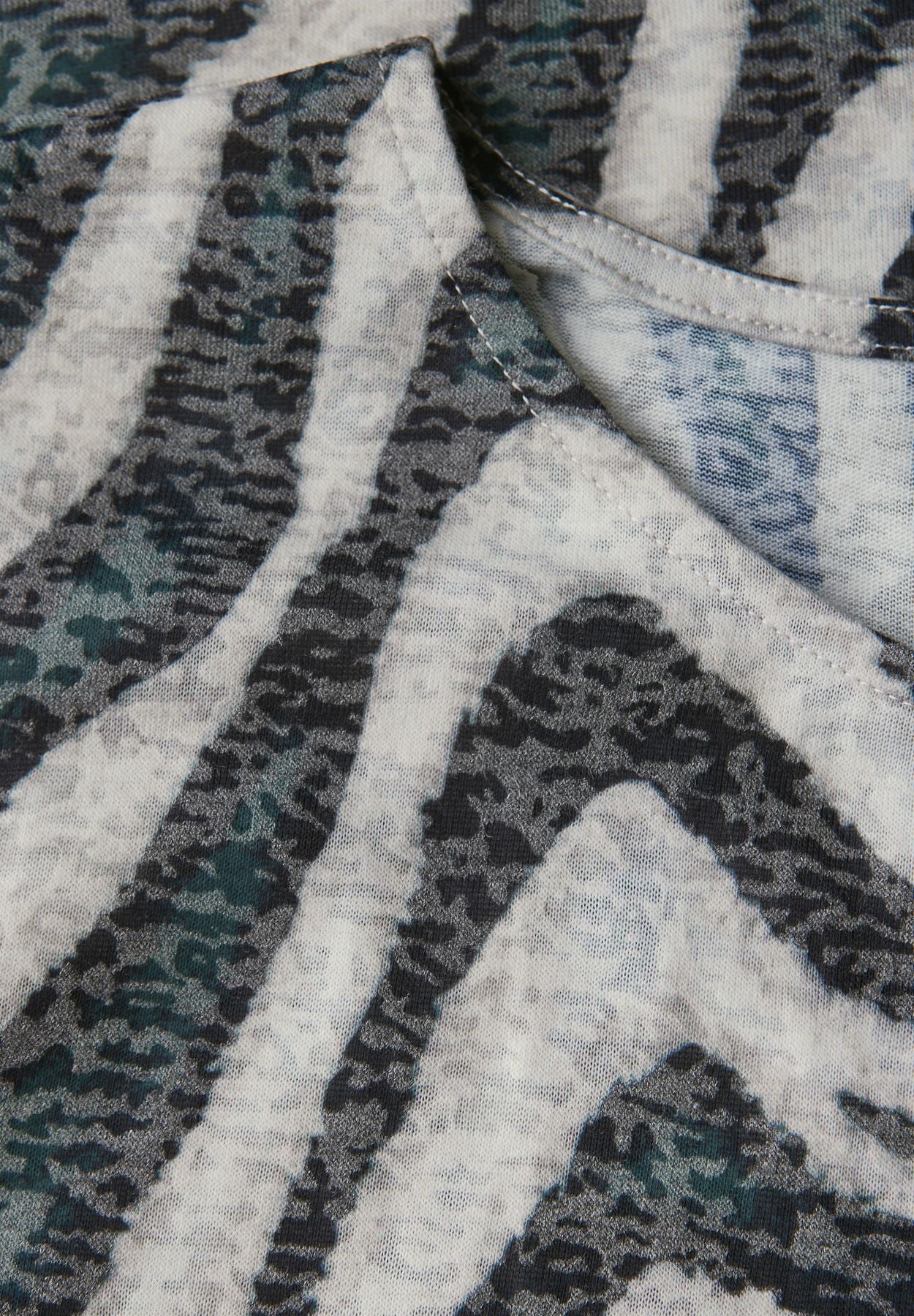 Gemustertes Ausbrenner-Shirt