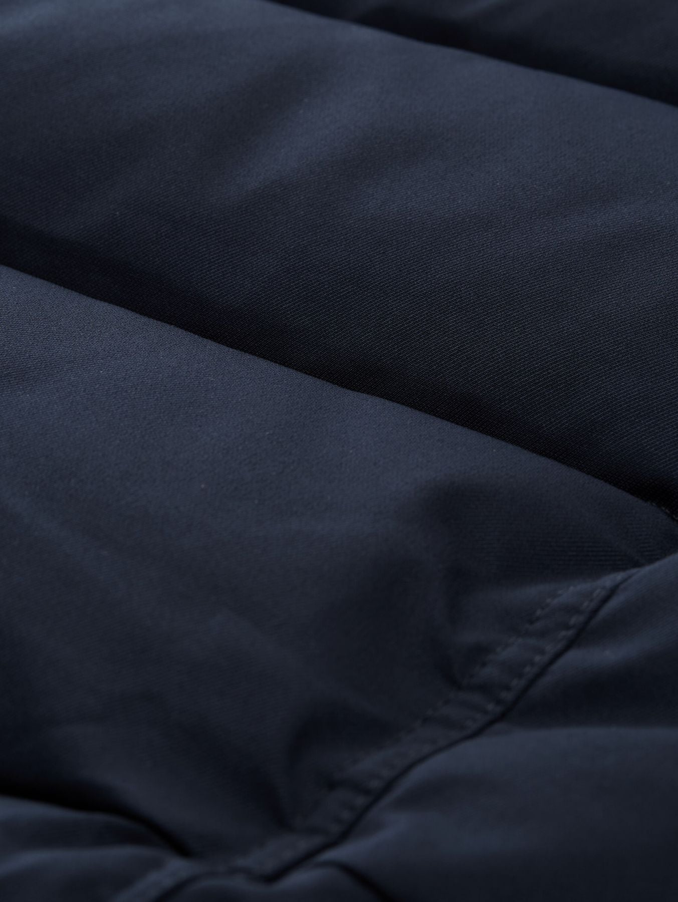 Pufferjacke mit abnehmbarer Kapuze