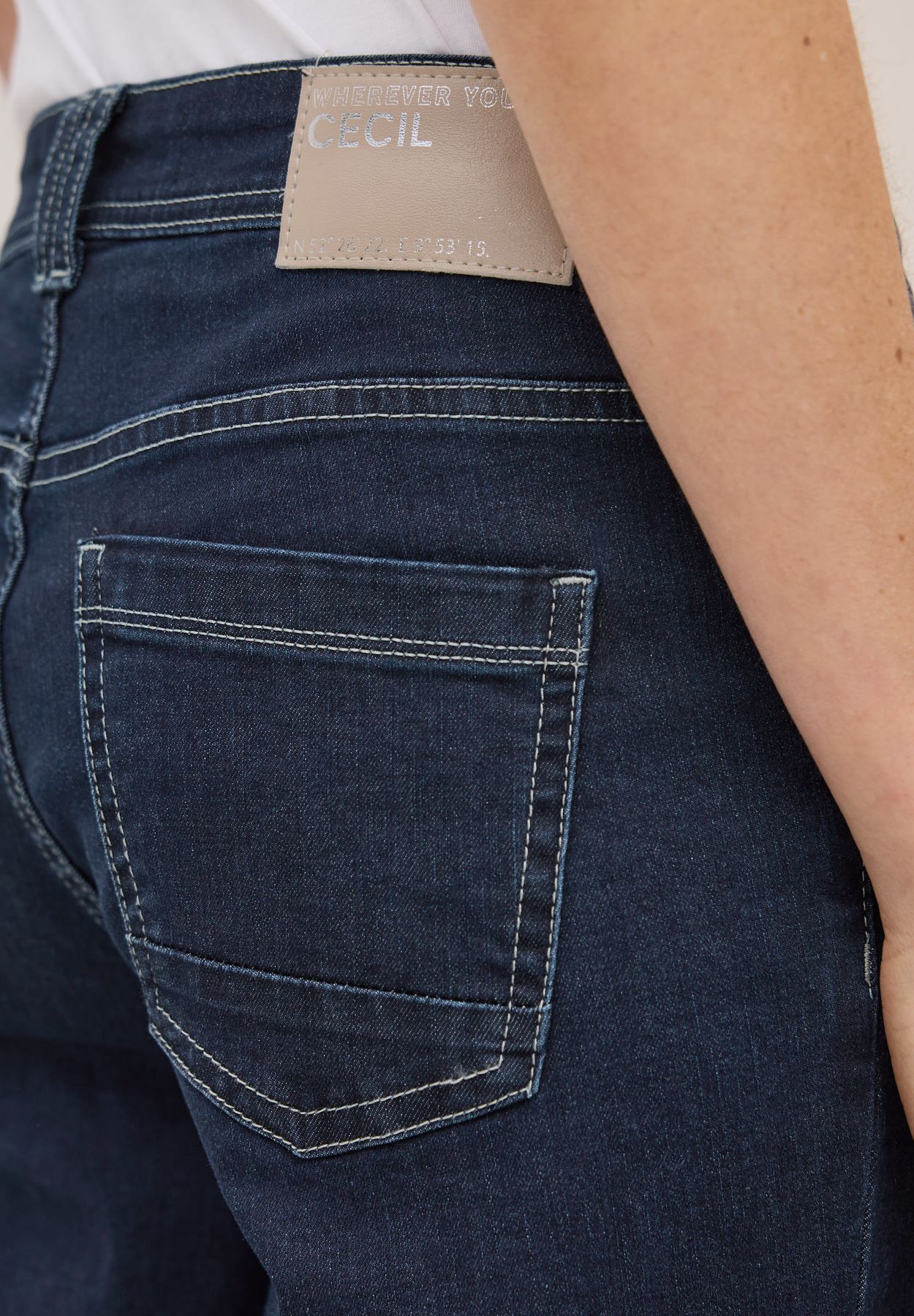 Rinsed Straight Leg Jeans