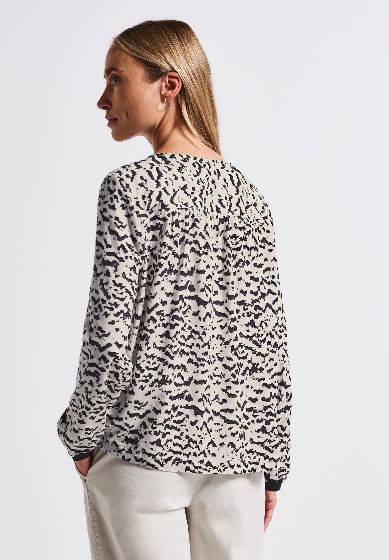 V-Neck Bluse mit Tape