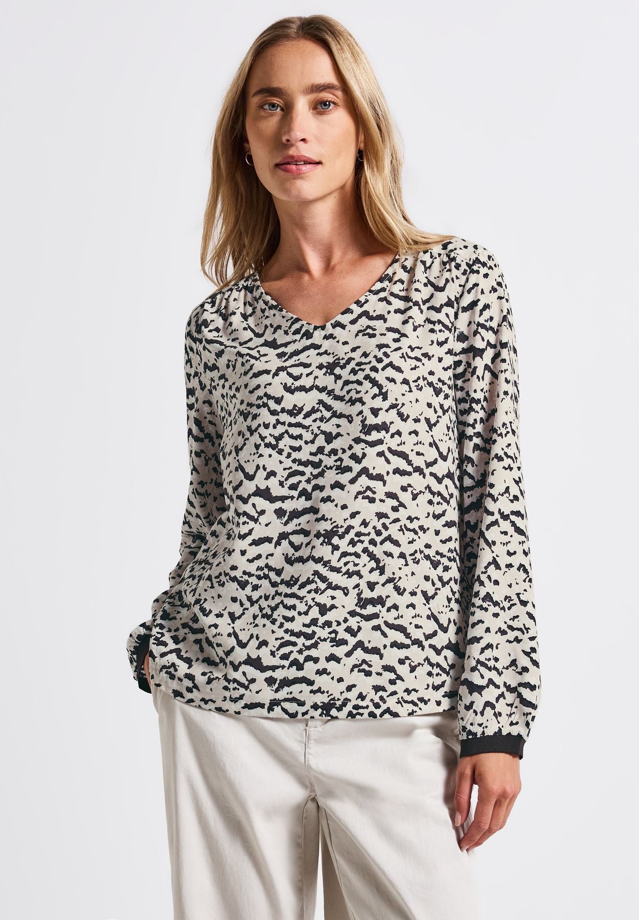 V-Neck Bluse mit Tape