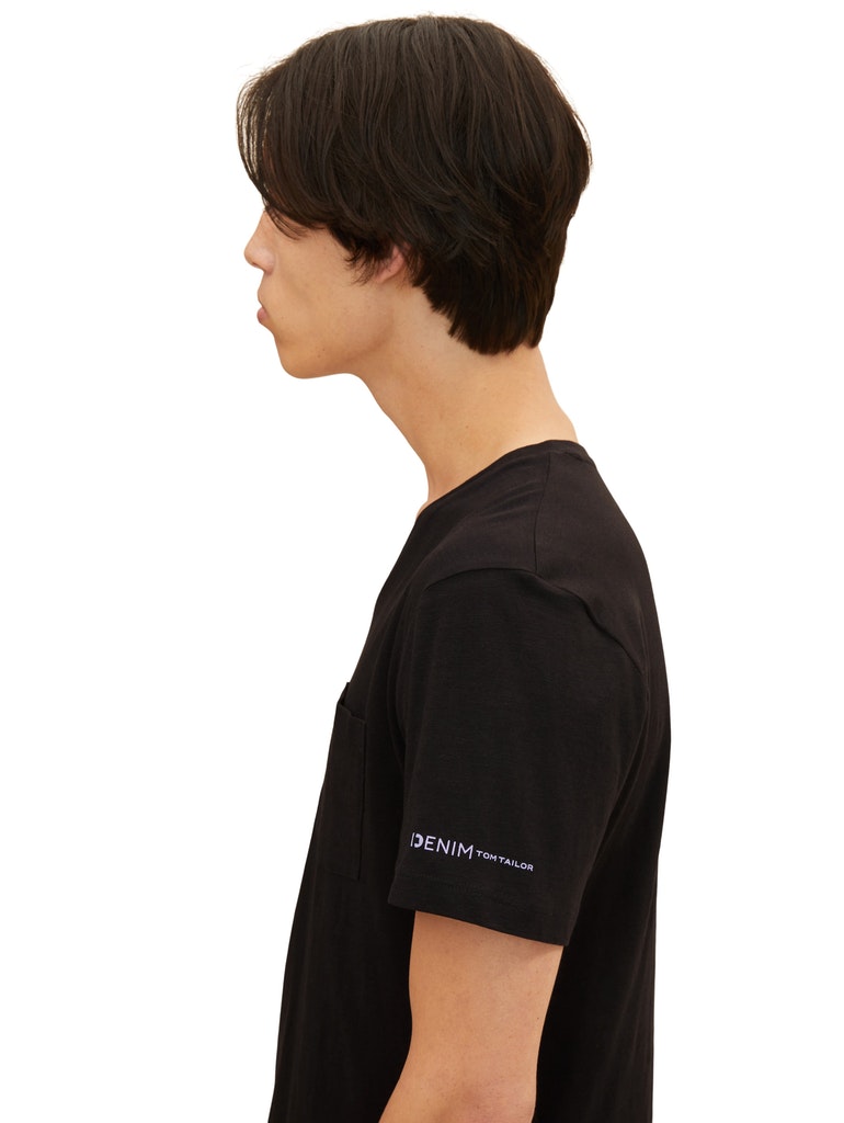 v-neck t-shirt with pocket