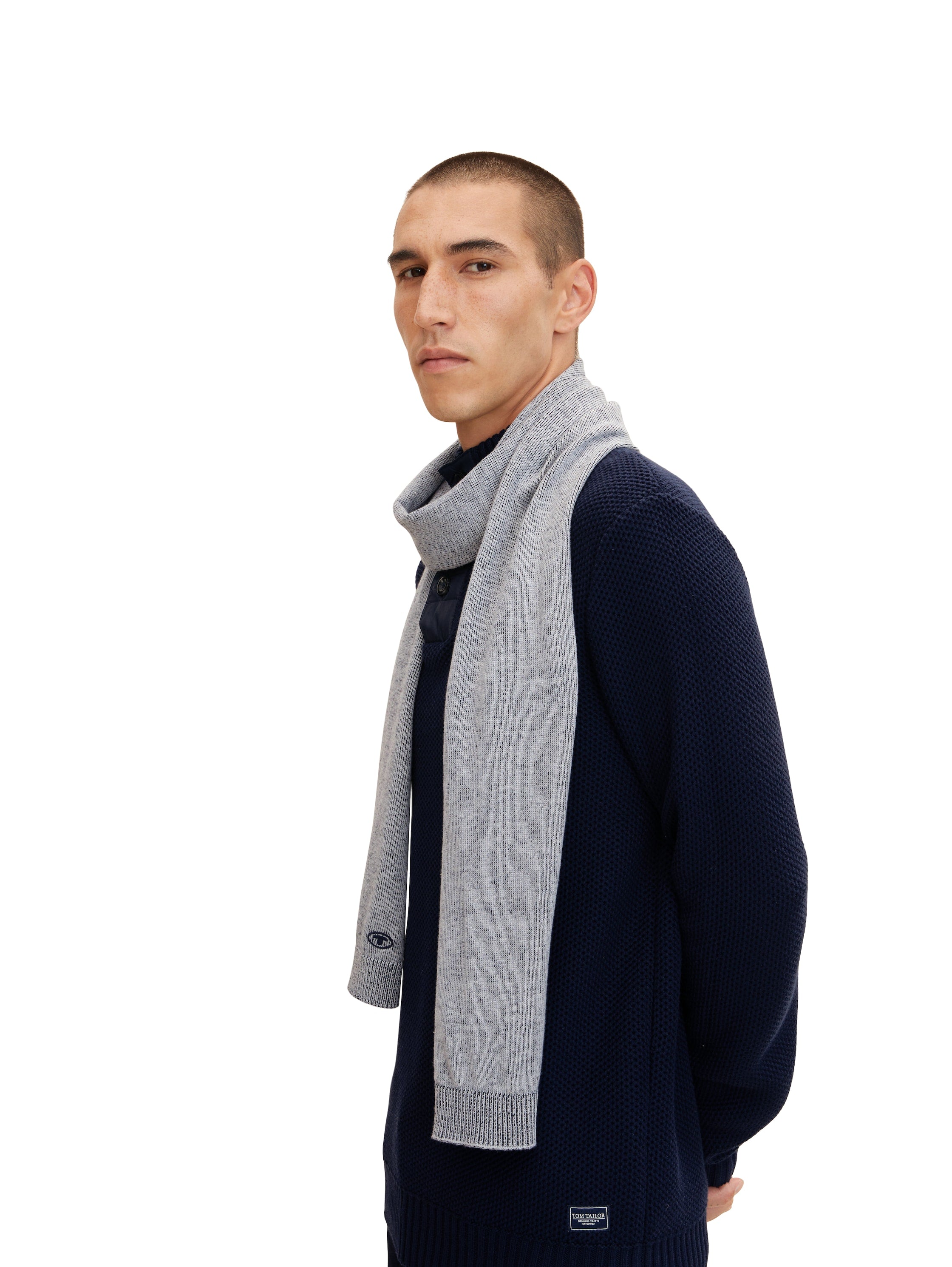 plated knitted scarf